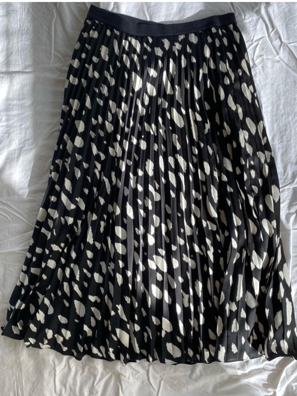 H&M Black and Cream Pleated Midi Skirt size US 6 - Picture 13 of 14